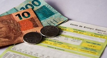 Reclamação sobre cobrança na conta de luz cresce 40%
